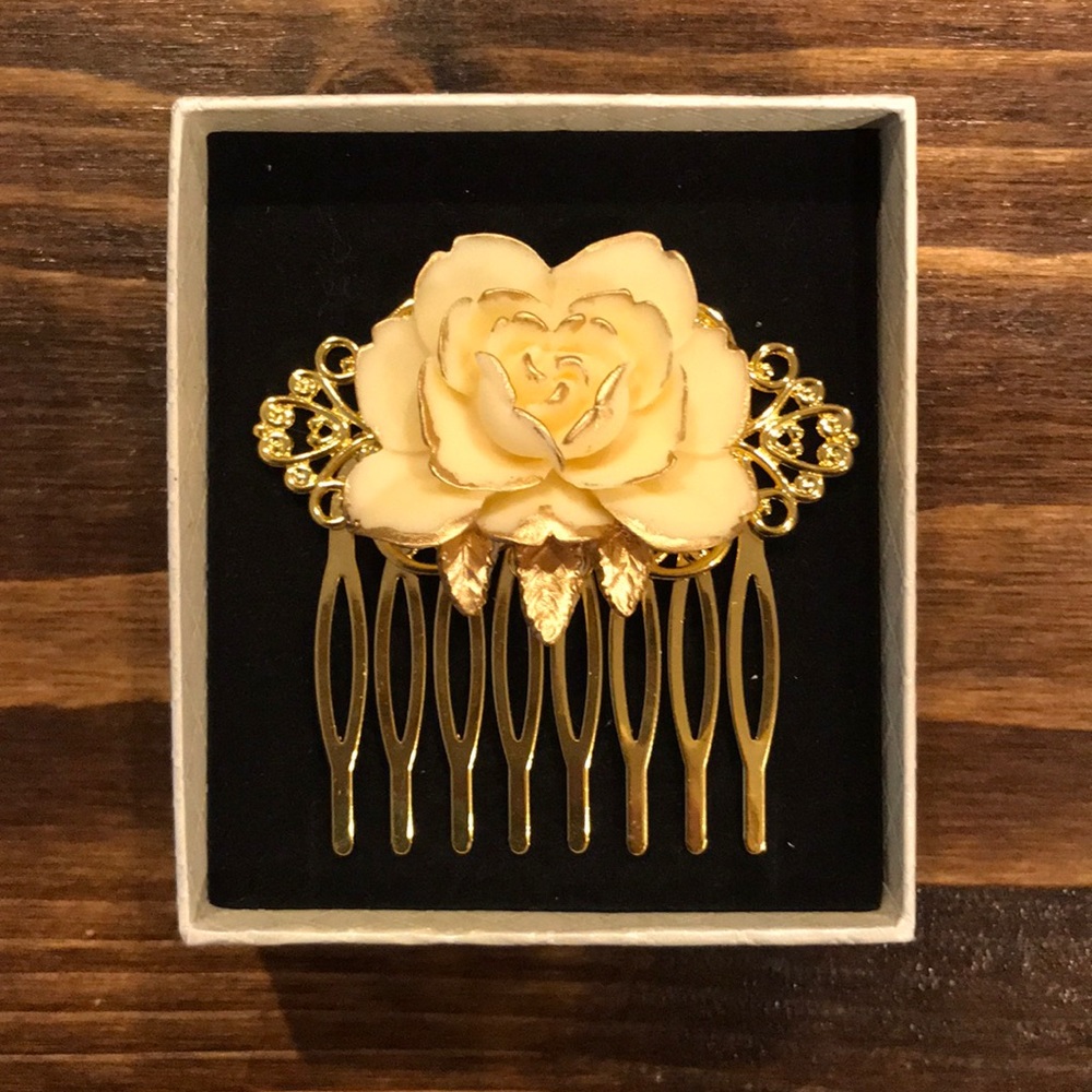 Cream rose hair comb accessory